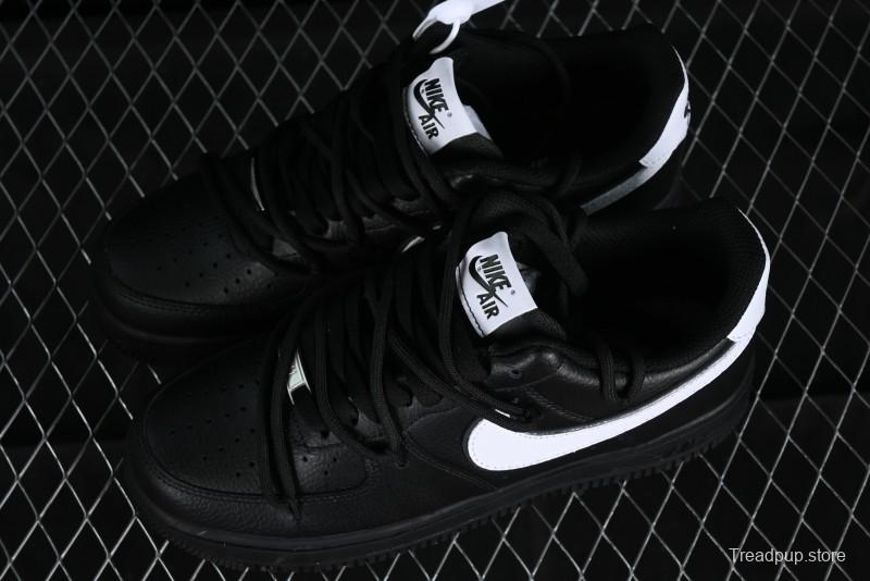 Nike Air Force 1 '07 Low Classic Lace-Up Casual Sneakers in Black & White - ZH0316-018