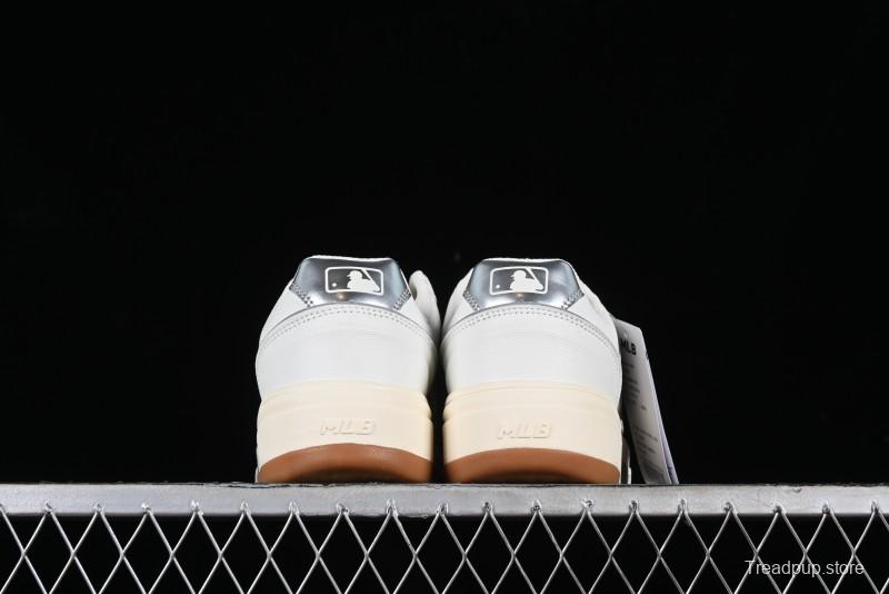 New York Yankees MLB Chunky Runner Basic Lace-Up Lightweight Casual Sneakers - 3ASXCBS4N50IVS