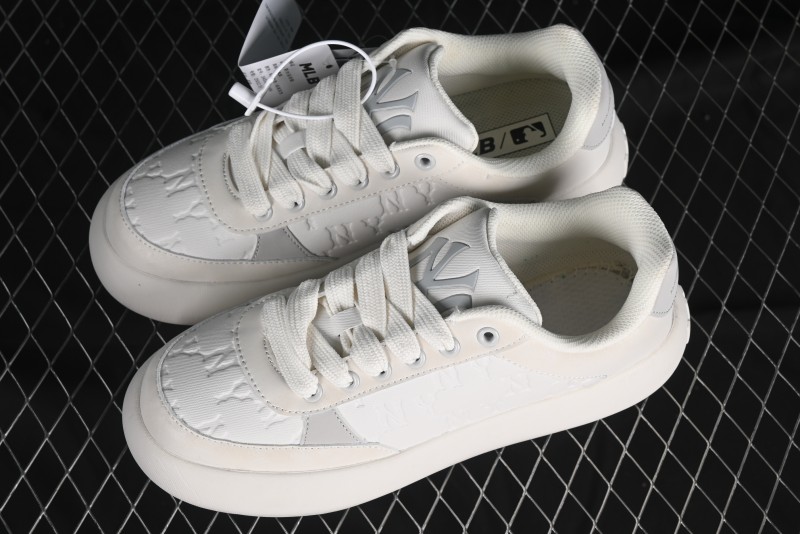 MLB Chunky Classic Base New York Yankees Lightweight Platform Casual Sneakers - 3ASXBMN4N50GRL