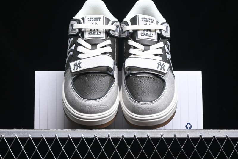 New York Yankees Chunky Liner Mid Denim Monogram Sandals with Velcro Closure - 3ASXCHL4N50GRS