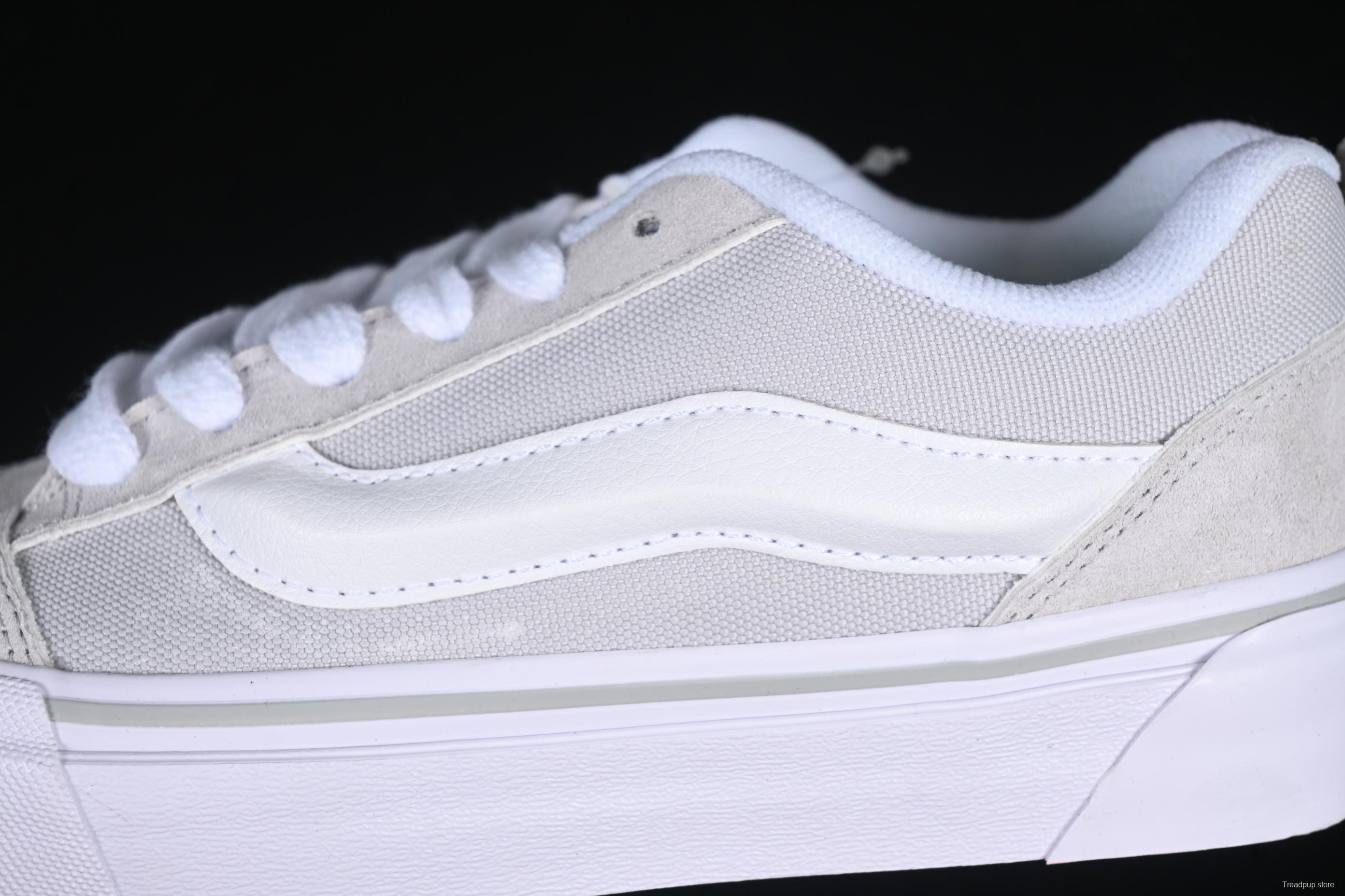 Vans Knu Skool Low-Top Retro Chunky Sneakers with Oversized Logo - VN000CRPBWD