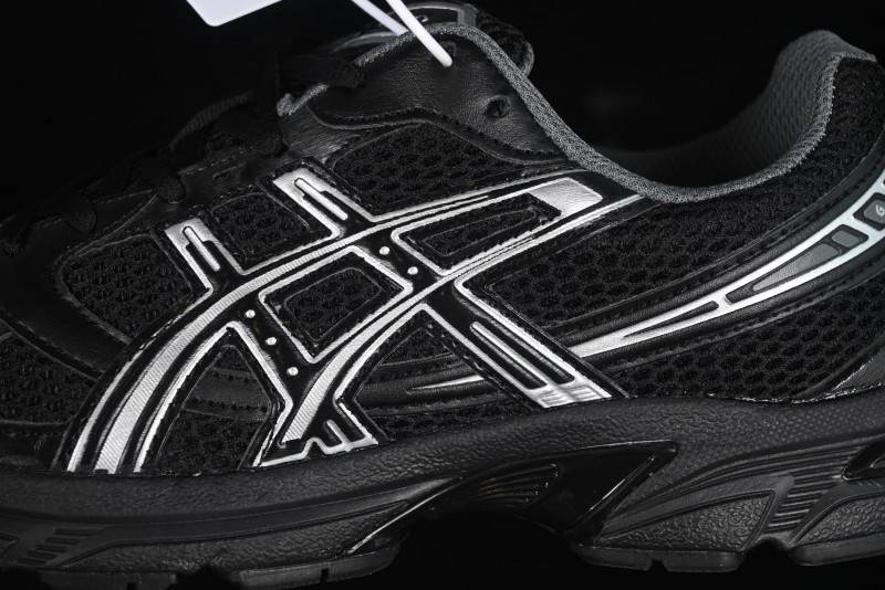 Asics Tiger GEL-1130 Low-Top Casual Running Shoes with Outdoor Style and GEL Cushioning - 1201A906-001