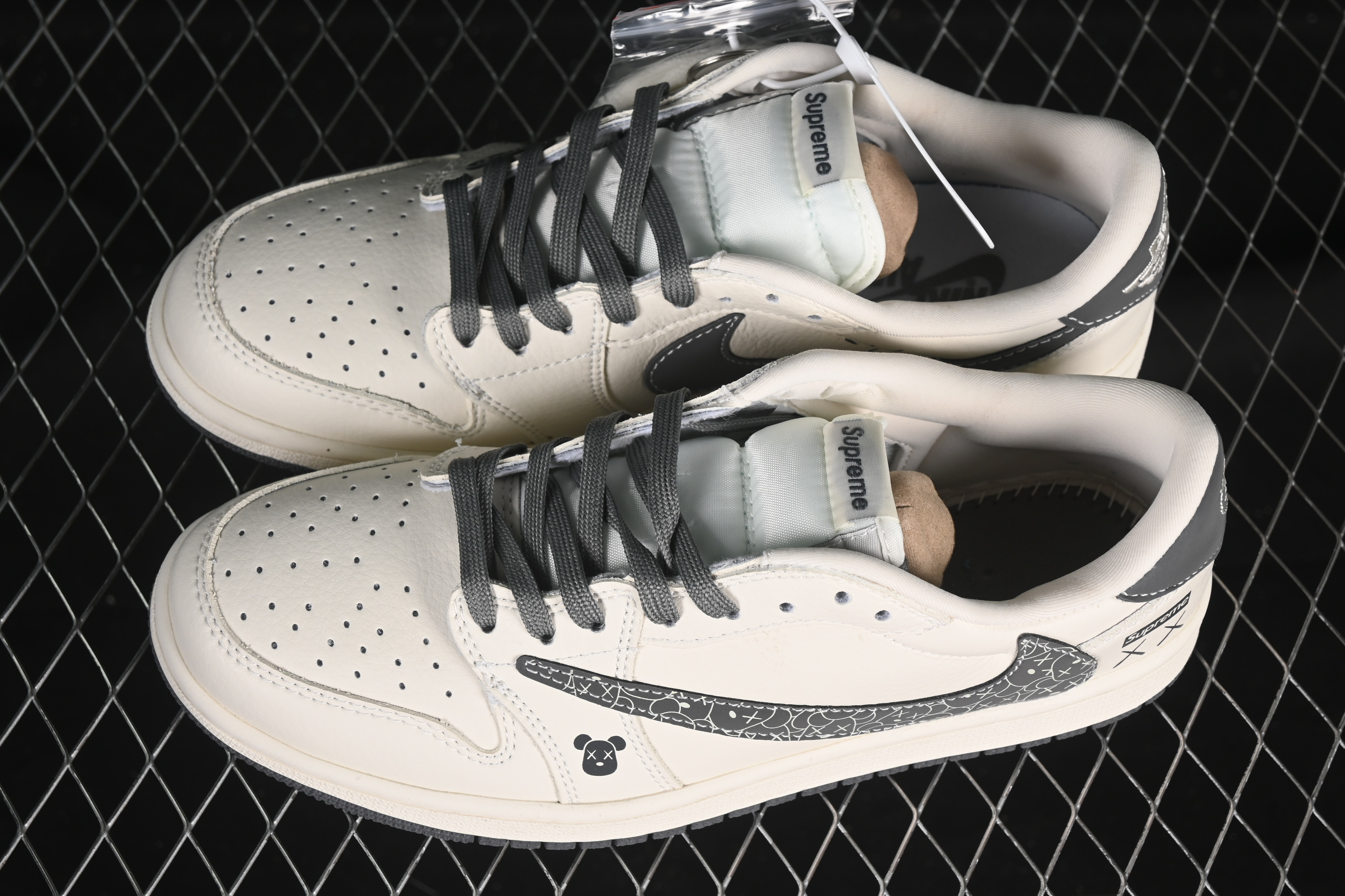 Nike Travis Scott x Fragment Design x Air Jordan 1 Low OG SP Casual Sneakers with Graffiti Bear Design - XS2024-035