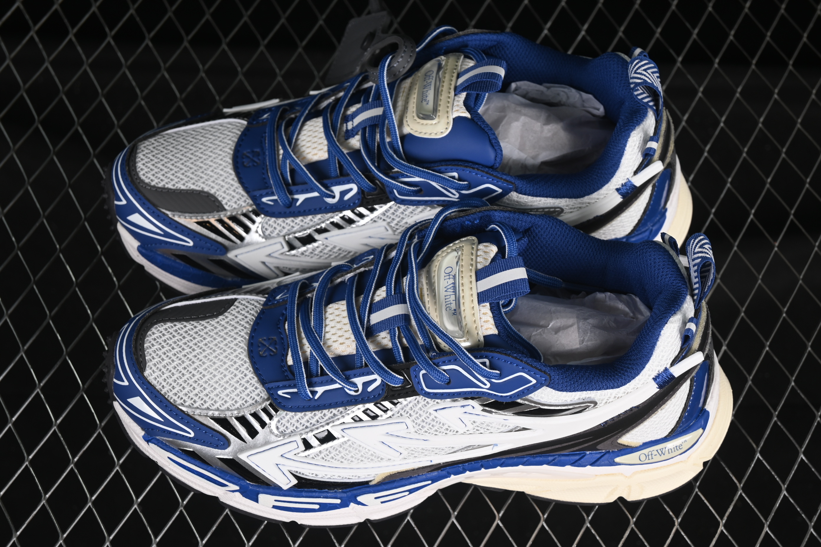Off-White Be Right Low-Top Lifestyle Sneakers in White Blue - X.E5