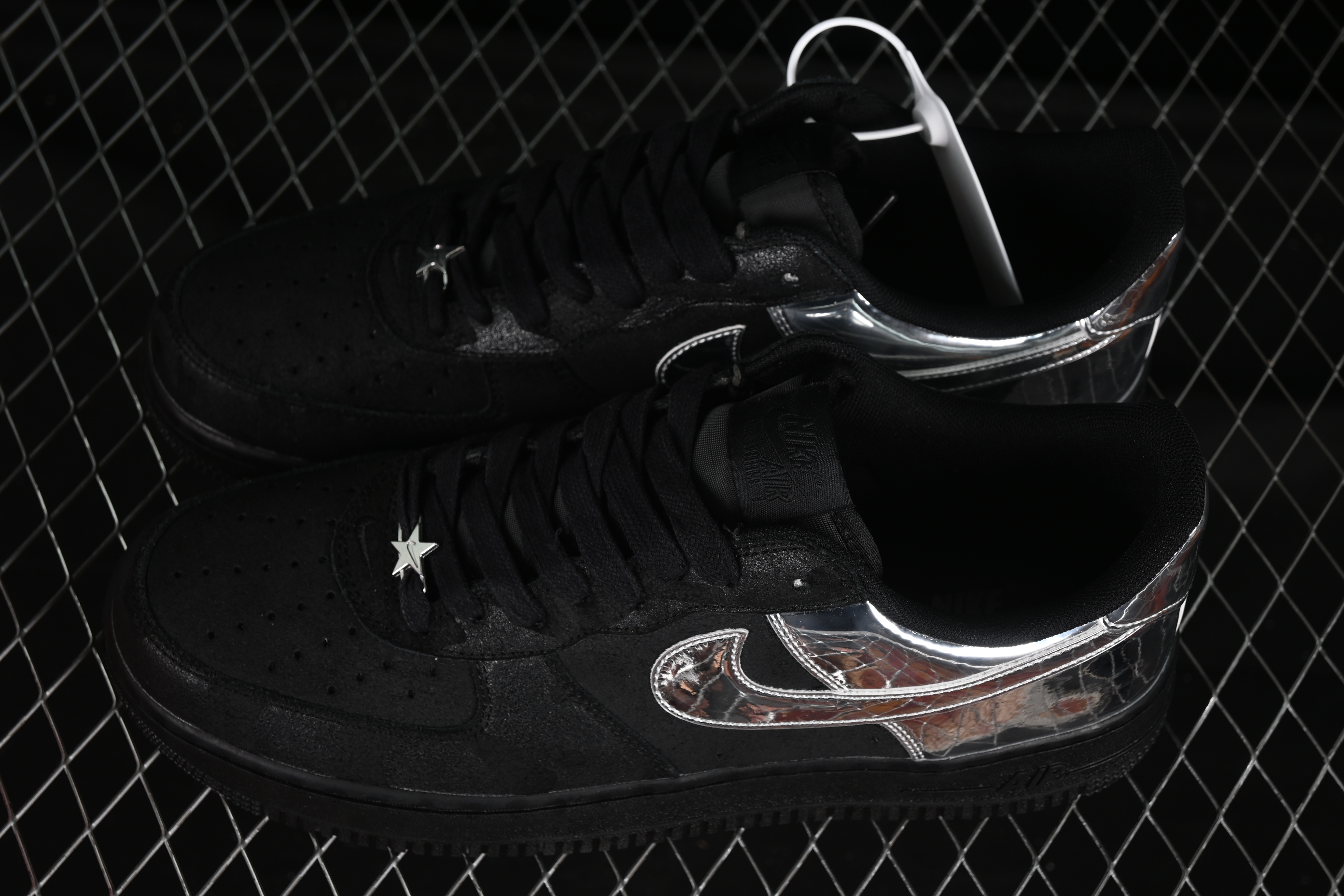 Nike Air Force 1'07 Low Casual Sneakers with Full-Length Air Cushion - HF2885-001