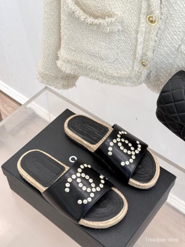 2025 Slippers Chanel Black Leather Slippers