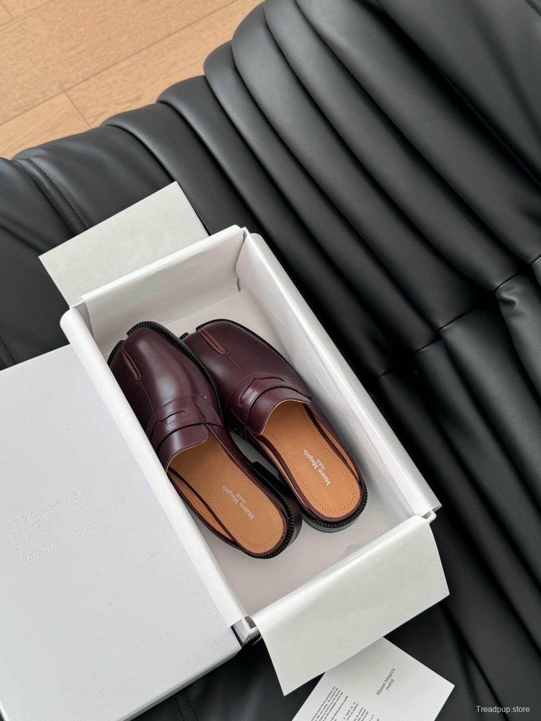 2025 Women MM6 Brown Leather Tabi Loafers