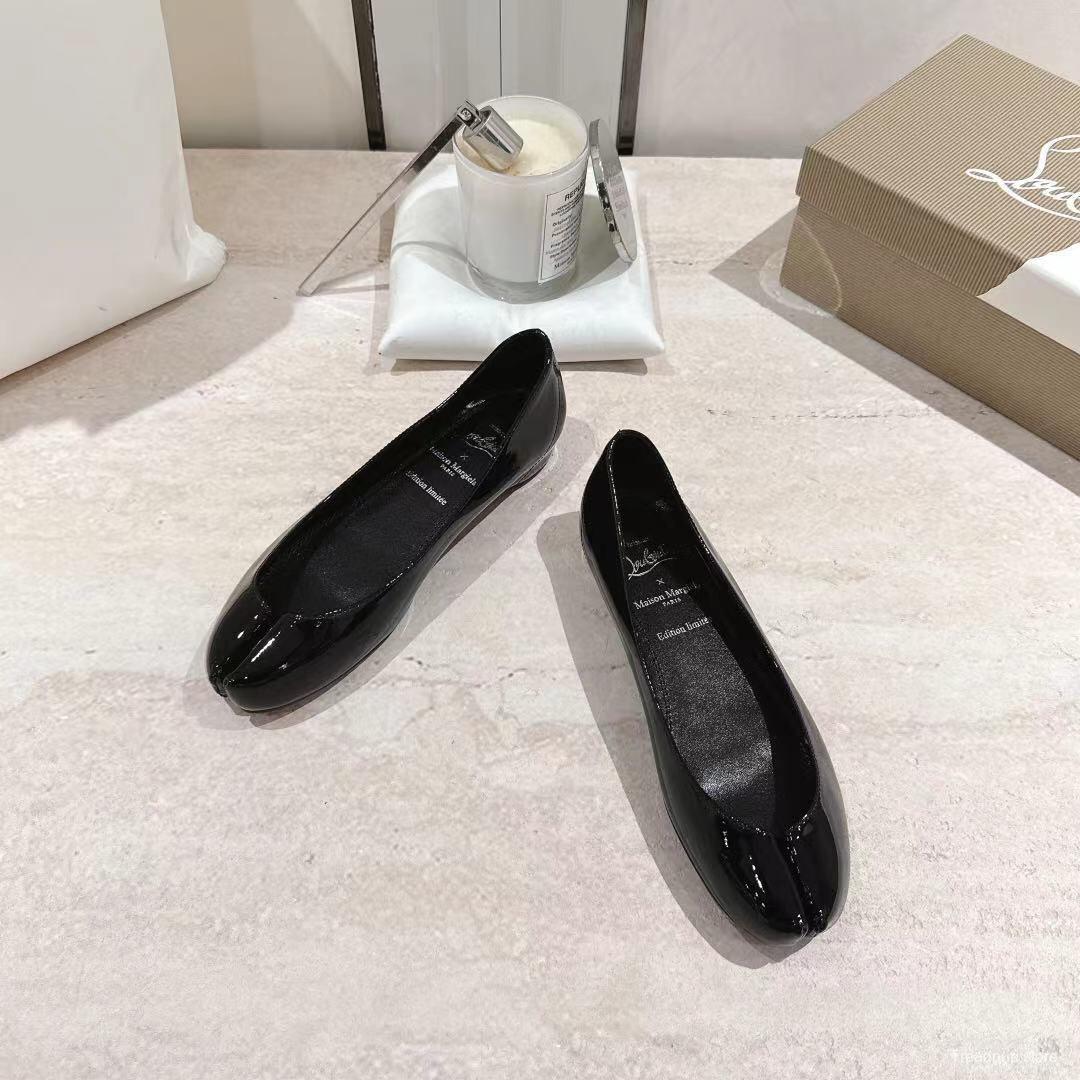 2025 Women MM6 Black Patent Leather Tabi Ballet Flats KFY00280