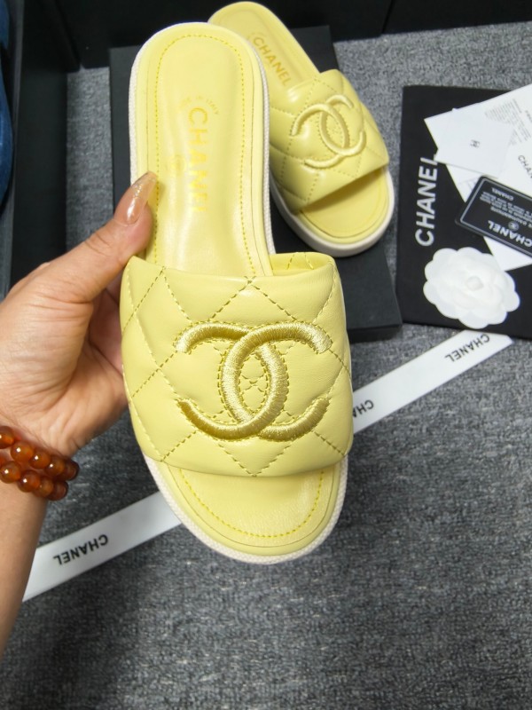 2025 Women Chanel Yellow Leather Slippers LY00250