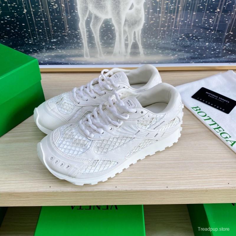 2025 Unisex Bottega Veneta White Lightweight Mesh Runner Sneakers LY00310