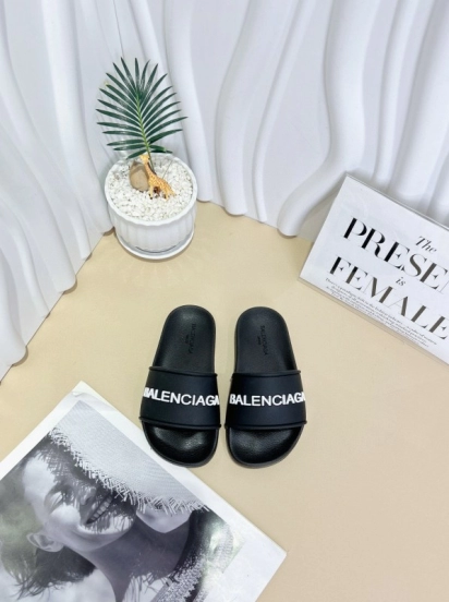 2025 Kids BALENCIAGA Black Leather Slippers