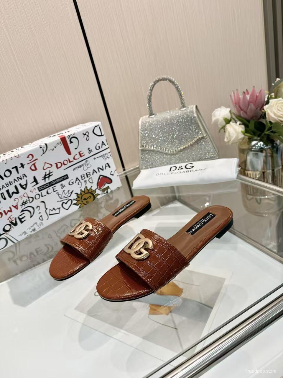 2025 Women Dolce & Gabbana Brown Leather Slippers LY00190