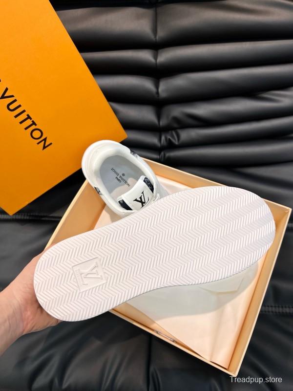 2024 Men Louis Vuitton White Leather Sneakers MJ00400