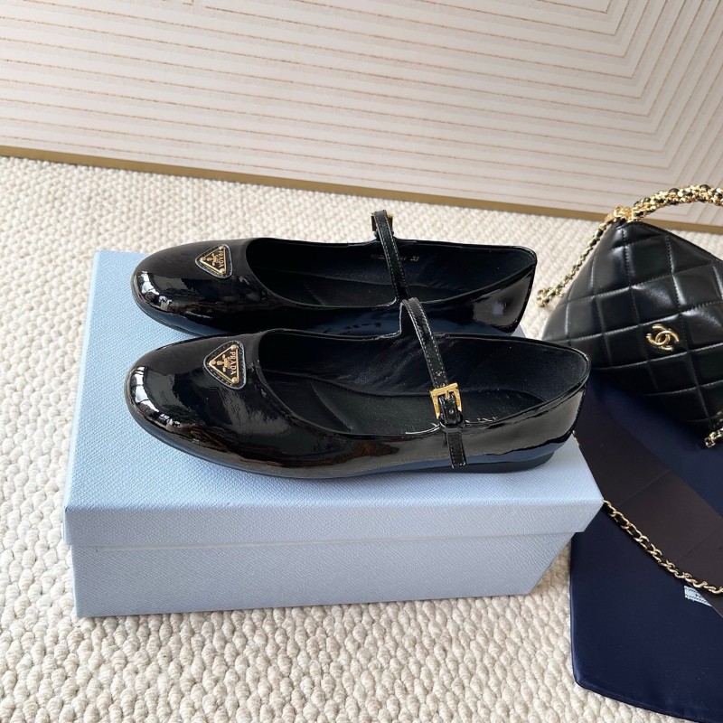 2025 Women Prada Black Patent Leather Mary Jane Ballet Flats KFY00290