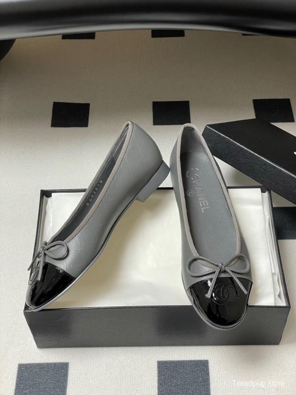 2025 Women Chanel Grey Black Leather Ballet Flat Bow KFY00320