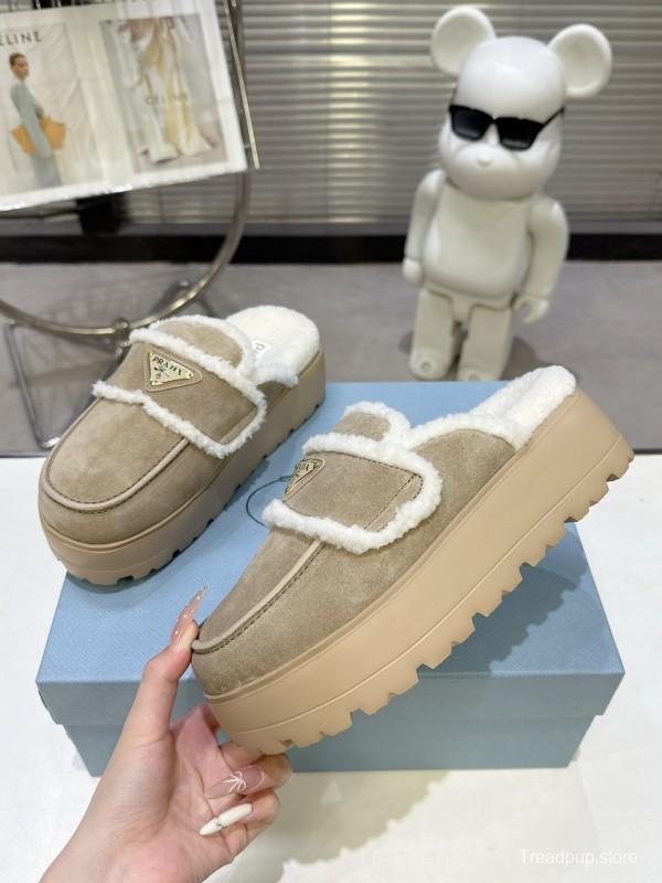 Prada Spring-Summer 2025 Runway Shearling Slippers - KFY00280