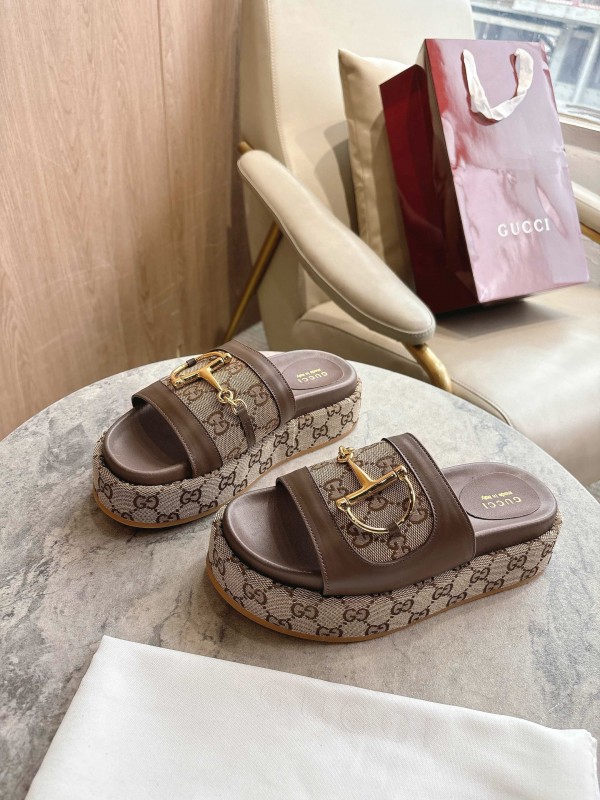 Gucci 2025/SS Women's Sandals with Iconic Horsebit Detail and Gold Hardware - LY00270