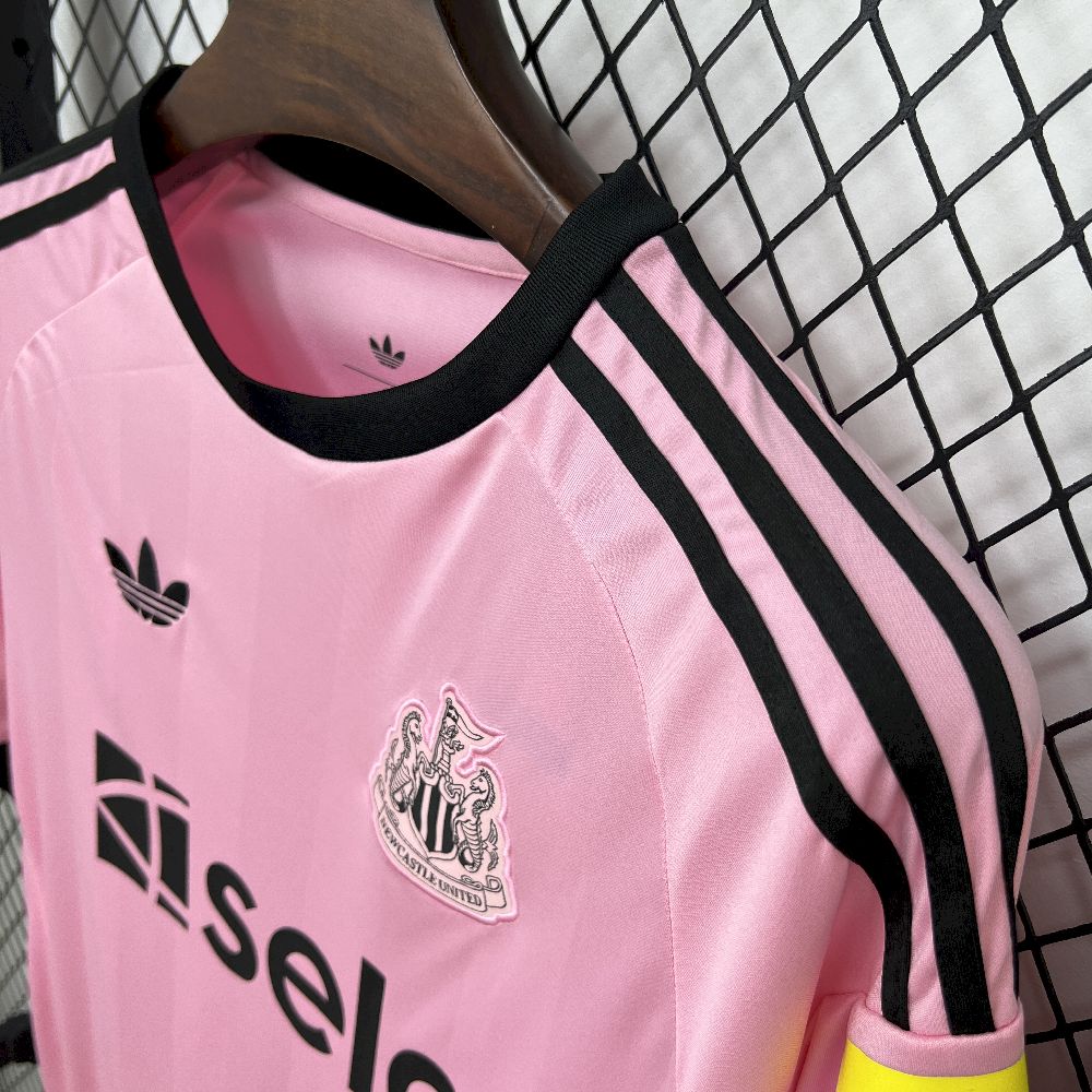 2025/26 Mens Newcastle United Goalkeeper Jersey