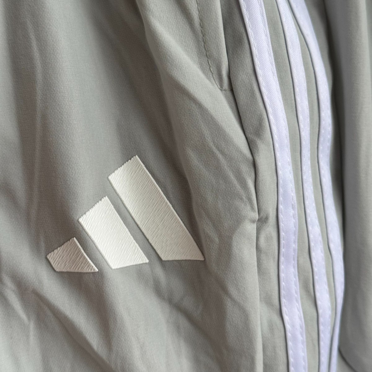 25/26 Bayern Munich Grey with Red Full zipper Jacket Tracksuit+ long pants